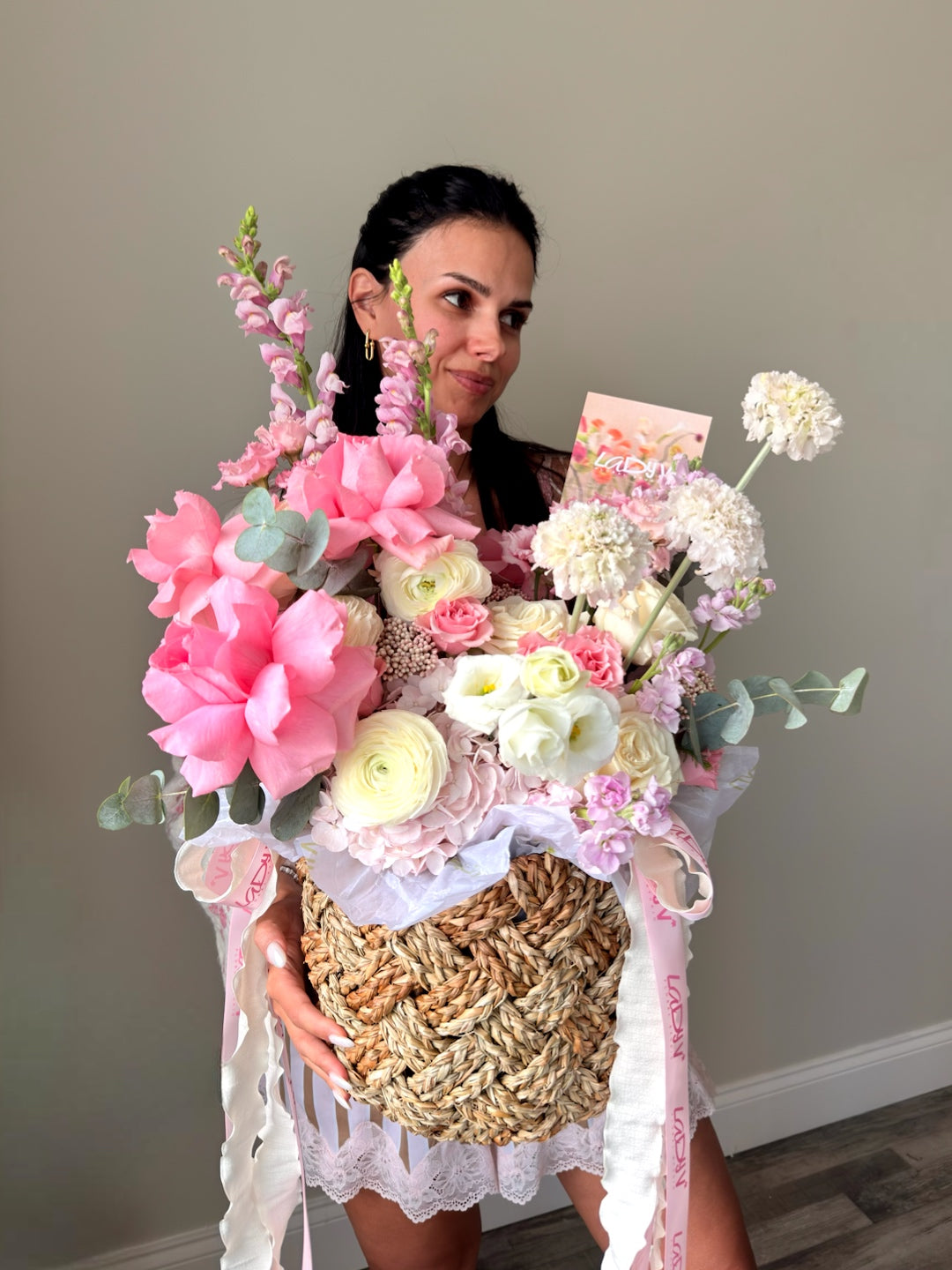 FLOWER BASKET “SECRET GARDEN” — GARDEN ROSES, RANUNCULUS, LISIANTHUS, STOCK, HYDRANGEA