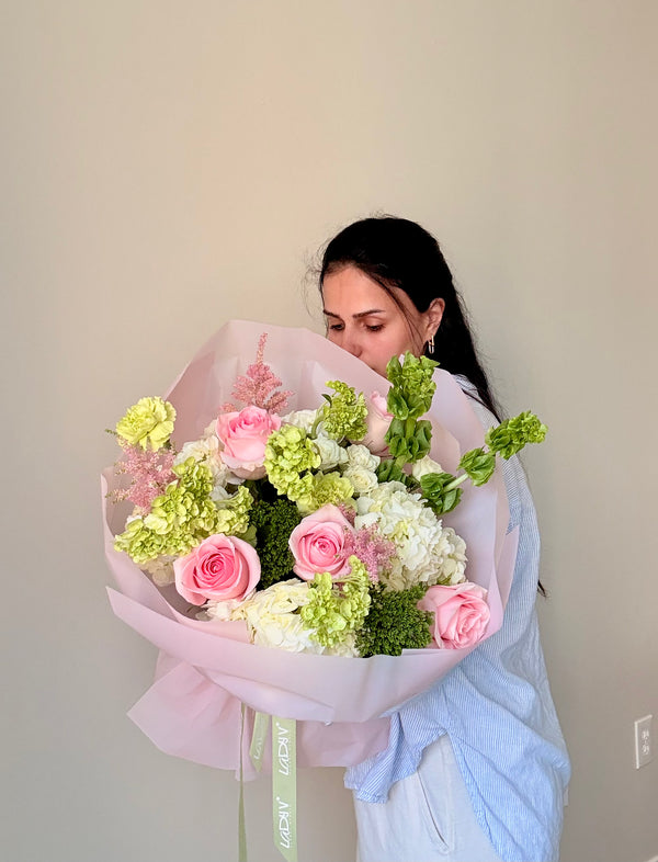 BOUQUET “BLUSH GARDEN” — PREMIUM ROSES, HYDRANGEAS, STOCK, ASTILBE, CARNATIONS