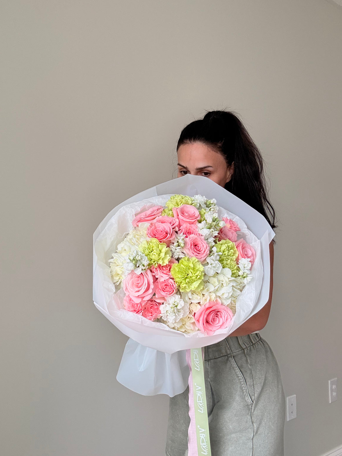 BOUQUET “SPRING WHISPER” — PREMIUM ROSES, HYDRANGEAS, STOCK, CARNATIONS