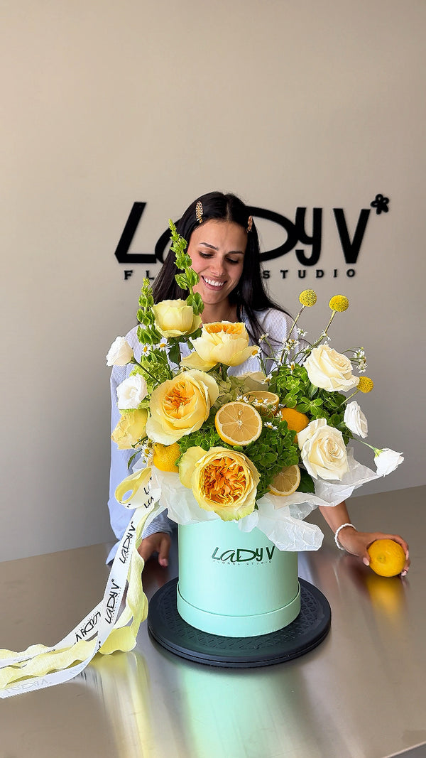 FLOWER BOX “LIMONCELLO” — GARDEN ROSES, PREMIUM ROSES, LISIANTHUS, HYDRANGEAS, SNAPDRAGONS, CHAMOMILE, CRASPEDIA, LEMONS