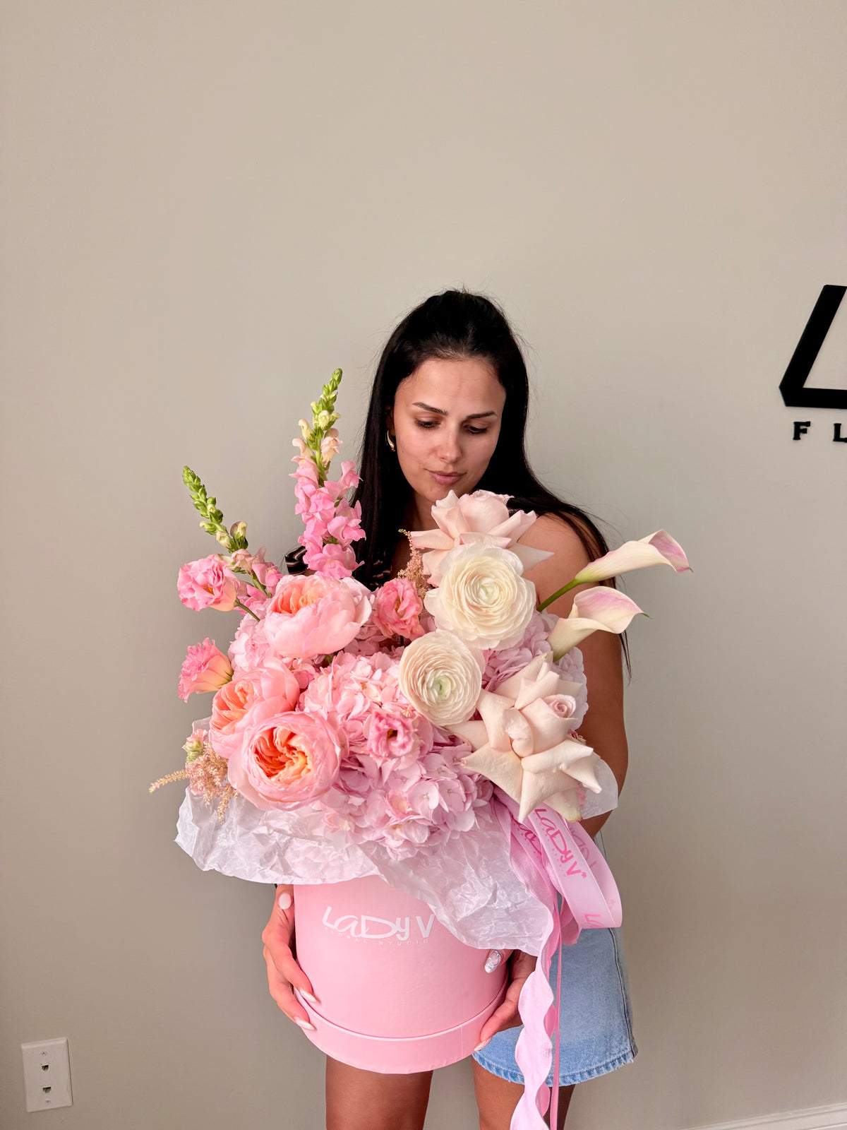 FLOWER BOX “PINK REVERIE” — GARDEN ROSES, HYDRANGEA, RANUNCULUS & CALLA LILIES