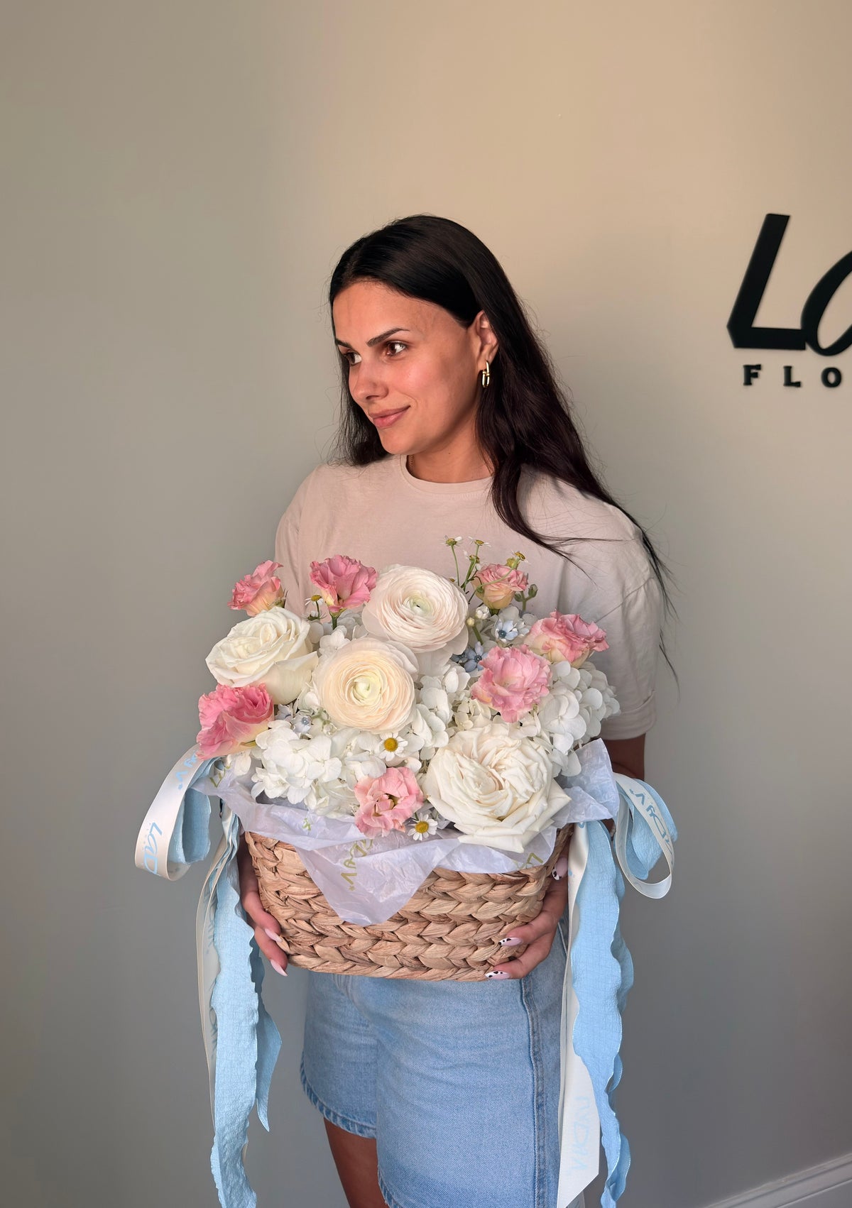 FLOWER BASKET “CLOUD NINE” — ROSES, HYDRANGEA, RANUNCULUS & SEASONAL BLOOMS